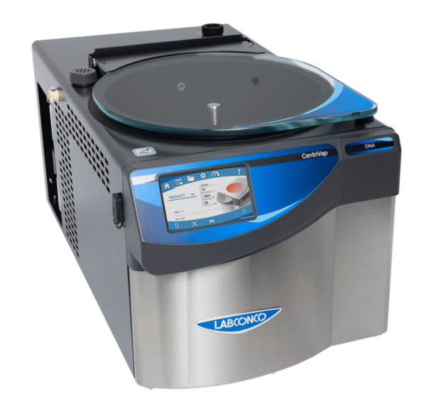 Koncentrator próżniowy Labconco DNA CentriVap Pro Vacuum Concentrator z cyfrowym panelem sterowania i pokrywą z przezroczystego szkła.